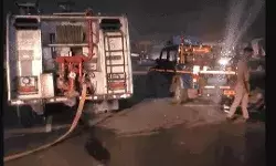 दो ट्रकों में लगी आग में जलकर दो युवक बने कंकाल- दहल उठे.. दो ट्रकों में लगी आग में जलकर दो युवक बने कंकाल- दहल उठे..