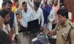 25 हजार के इनामी BJP नेता ने JCP के दफ्तर में किया सरेंडर 25 हजार के इनामी BJP नेता ने JCP के दफ्तर में किया सरेंडर