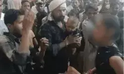 लड़की ने लाईव दिखाया छेड़छाड़ का अंजाम- शोहदे पर बीच सड़क जड़ें तमाचे