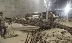 रैपिड ट्रेन पिलर का ढांचा गिरा- लड़खड़ाई क्रेन भी गंभीर- तीन घायल रैपिड ट्रेन पिलर का ढांचा गिरा- लड़खड़ाई क्रेन भी गंभीर- तीन घायल