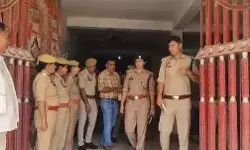 ईंट से पीट पीटकर लड़की को उतारा मौत के घाट- घर में मौजूद था परिवार