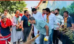 राज्यमंत्री रहे सफाई में व्यस्त- नेता रहे फोटो खिंचवाने में मस्त