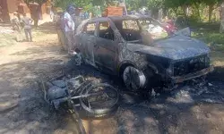 जमीन को लेकर बवाल- मरने मारने पर उतारू लोगों ने फूंकी बाइक कार