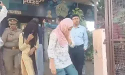 पिज़्ज़ा घर में छापा- आपत्तिजनक हालात में मिले 20 लड़के लड़कियां