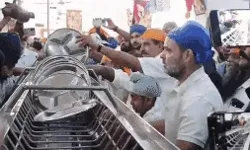 दूसरे दिन भी सेवा में राहुल गांधी- काटी सब्जी, लंगर में धोए जूठे बर्तन दूसरे दिन भी सेवा में राहुल गांधी- काटी सब्जी, लंगर में धोए जूठे बर्तन