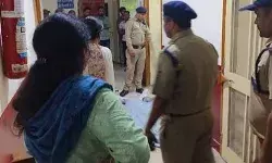 DM दफ्तर में कर्मचारी ने फांसी पर झूलकर दी जान- मिला सुसाइड नोट DM दफ्तर में कर्मचारी ने फांसी पर झूलकर दी जान- मिला सुसाइड नोट