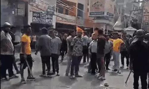सद्भावना रैली के दौरान बवाल- चारों तरफ हिंसा का नंगा नाच- गाड़ियों में आग