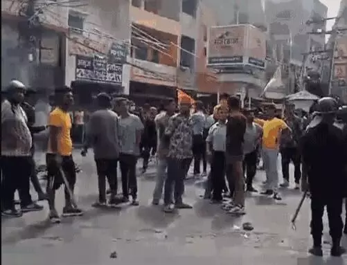 सद्भावना रैली के दौरान बवाल- चारों तरफ हिंसा का नंगा नाच- गाड़ियों में आग