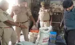 ब्रश फैक्ट्री पर पुलिस का छापा- भारी संख्या में मिले नेवलों के बाल