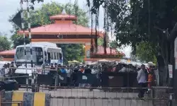 UP की सीमाएं सील- 5 क्षेत्रों में कर्फ्यू- नेपाल बॉर्डर पर आवागमन ठप UP की सीमाएं सील- 5 क्षेत्रों में कर्फ्यू- नेपाल बॉर्डर पर आवागमन ठप
