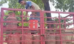 मोदी सरकार का तोहफा- अब 603 रुपए में मिलेगा गैस सिलेंडर मोदी सरकार का तोहफा- अब 603 रुपए में मिलेगा गैस सिलेंडर