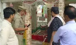 मंदिर और मजार पर चोरों का वार- दानपात्र तोड़कर की नगदी पार मंदिर और मजार पर चोरों का वार- दानपात्र तोड़कर की नगदी पार