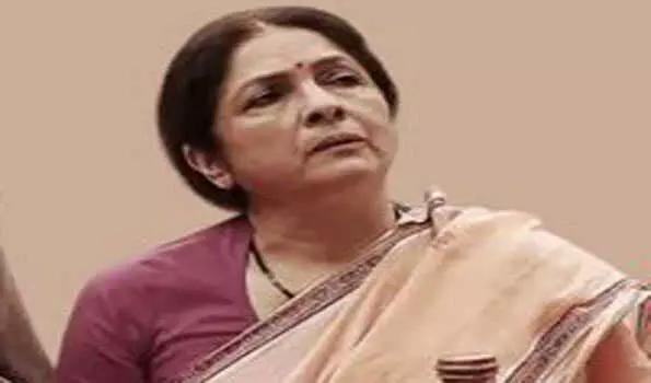फिल्म अभिनेत्री नीना गुप्ता को एयरपोर्ट VIP लाउंज में नहीं मिली एंट्री फिल्म अभिनेत्री नीना गुप्ता को एयरपोर्ट VIP लाउंज में नहीं मिली एंट्री