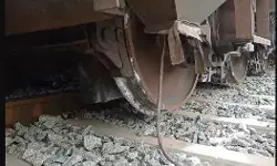 हुआ ट्रेन हादसा-डिरेल हुई मालगाड़ी का इंजन व 3 बोगियां पटरी से उतरी हुआ ट्रेन हादसा-डिरेल हुई मालगाड़ी का इंजन व 3 बोगियां पटरी से उतरी