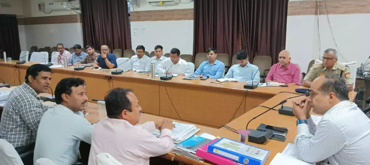 सीडीओ की अध्यक्षता में विकास भवन में हुई समीक्षा बैठक सीडीओ की अध्यक्षता में विकास भवन में हुई समीक्षा बैठक