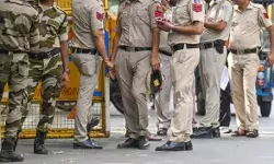 कोर्ट ने सिखाया सबक- बिना वजह लॉकअप में रखने के वेतन से देने होंगे.. कोर्ट ने सिखाया सबक- बिना वजह लॉकअप में रखने के वेतन से देने होंगे..