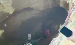 स्मार्ट सिटी की सड़क के गडढ़ों में उछला बाइक सवार 15 फीट गहराई में गिरा स्मार्ट सिटी की सड़क के गडढ़ों में उछला बाइक सवार 15 फीट गहराई में गिरा