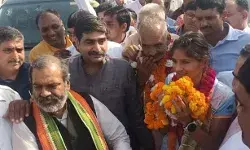 गोल्डन गर्ल पारुल का केंद्रीय मंत्री डॉ संजीव ने किया अभिनंदन गोल्डन गर्ल पारुल का केंद्रीय मंत्री डॉ संजीव ने किया अभिनंदन