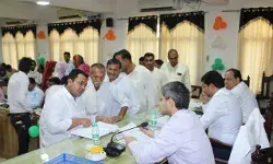 शिकायतों के निस्तारण में लापरवाही बर्दास्त नहीं की जायेगी- डीएम
