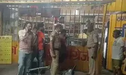 दारू के ठेके पर बरसी गोलियां- टिन की दीवार छेदकर पार हुई गोलियां दारू के ठेके पर बरसी गोलियां- टिन की दीवार छेदकर पार हुई गोलियां