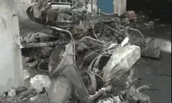 धूं धूंकर जली पटाखों से भरी दुकान- 14 लोगों की मौत- दुकानदार अरेस्ट धूं धूंकर जली पटाखों से भरी दुकान- 14 लोगों की मौत- दुकानदार अरेस्ट