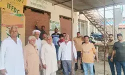 गन्ना भुगतान नहीं होने से उबाल- चीनी मिल के दफ्तर में जड़ा ताला गन्ना भुगतान नहीं होने से उबाल- चीनी मिल के दफ्तर में जड़ा ताला