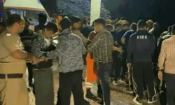 100 मी गहरी खाई में गिरी स्कूल बस- 7 लोगों की मौत- दो दर्जन घायल 100 मी गहरी खाई में गिरी स्कूल बस- 7 लोगों की मौत- दो दर्जन घायल