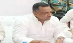 स्वास्थ्य मंत्री ने सड़क दुर्घटना में घायल व्यक्ति को अस्पताल भिजवाया