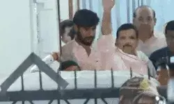 अदालत में तरेरी आंखें- ED से बोली कोर्ट- बिना बताए संजय को कहीं ना.. अदालत में तरेरी आंखें- ED से बोली कोर्ट- बिना बताए संजय को कहीं ना..