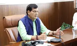 मंत्री AK शर्मा ने अधिकारियों को लगाई फटकार, बोले हीला-हवाली बर्दाश्त नहीं मंत्री AK शर्मा ने अधिकारियों को लगाई फटकार, बोले हीला-हवाली बर्दाश्त नहीं