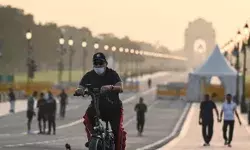 अभी से दम घोंटने लगी है दिल्ली की हवा- खराब श्रेणी में जा पहुंचा AQI अभी से दम घोंटने लगी है दिल्ली की हवा- खराब श्रेणी में जा पहुंचा AQI