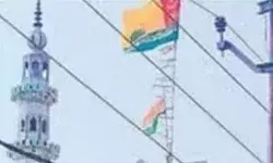 मस्जिद पर राष्ट्रीय ध्वज से ऊपर लगाया इस्लामिक झंडा- इमाम पर FIR मस्जिद पर राष्ट्रीय ध्वज से ऊपर लगाया इस्लामिक झंडा- इमाम पर FIR