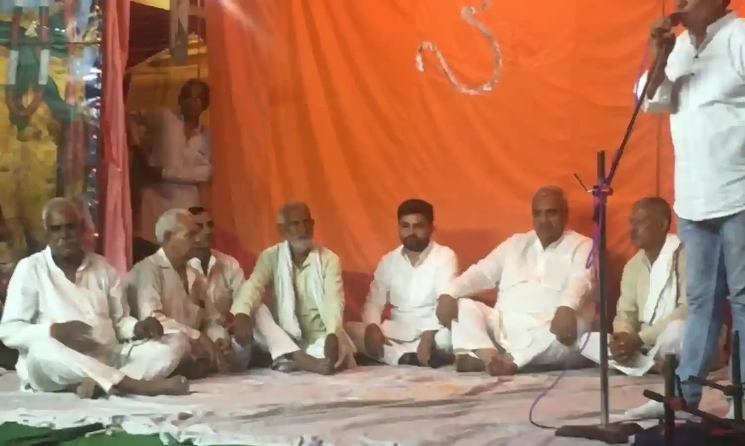 पूर्व सांसद हरेंद्र मलिक ने रामलीला कार्यक्रम का किया उद्घाटन