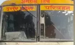 मानवता का कत्ल- तबीयत खराब हुई तो महिला को ढाबे पर उतार भागा बस चालक मानवता का कत्ल- तबीयत खराब हुई तो महिला को ढाबे पर उतार भागा बस चालक