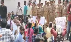 शिक्षक अभ्यर्थियों का शिक्षा मंत्री के आवास पर हंगामा- कई हिरासत में शिक्षक अभ्यर्थियों का शिक्षा मंत्री के आवास पर हंगामा- कई हिरासत में