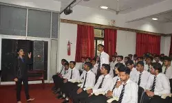 स्नातक डिग्री का समय स्वर्ण अवसर के समान होता है- डॉ० गिरेन्द्र गौतम