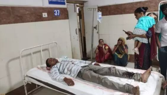युवक ने जीभ काट माता के मंदिर में चढ़ाई- अब अस्पताल में भर्ती