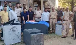 मेवात में सर्जिकल स्ट्राइक- घर में ही लगी मिली ATM मशीनें