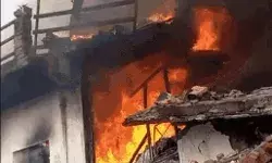 भीषण आग में धधक उठी प्लास्टिक व केमिकल फैक्ट्री- इलाके में हड़कंप