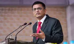 वकील पर भड़के CJI- क्या यह बाजार है- पहले मोबाईल जमा कराओ वकील पर भड़के CJI- क्या यह बाजार है- पहले मोबाईल जमा कराओ