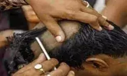 चोरी करते पकड़े दो युवकों की पिटाई- मुंडवाया आधा सिर और फिर..