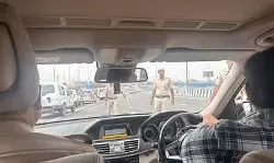 इजरायल दूतावास जा रहे नरसिंहानंद को पुलिस ने घेराबंदी कर रोका