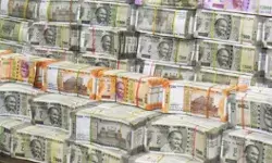 पुलिस ने 750 करोड़ कैश से लदा ट्रक पकड़ा- बाद में मुरझाया चेहरा