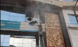 स्मॉल फाइनेंस बैंक में लगी आग- जली लोन से जुड़ी फाइलें- मचा हड़कंप