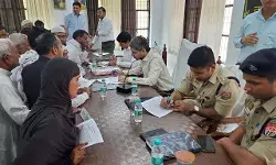 संपूर्ण समाधान दिवसः फरियादियों की सुनी समस्याएं- 4 का किया निपटारा संपूर्ण समाधान दिवसः फरियादियों की सुनी समस्याएं- 4 का किया निपटारा