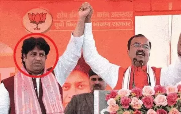 42 दिन से फरार कमल छाप BJP नेता ने बोला झूठ- इस बीच मां का निधन