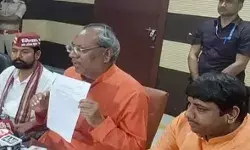 मंत्री के सामने समर्थकों का बवाल- तोड़ा भगवान राम समाधि स्थल का ताला मंत्री के सामने समर्थकों का बवाल- तोड़ा भगवान राम समाधि स्थल का ताला