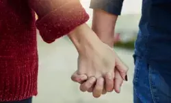 बीमारी के दौरान अस्पताल में लड़े नैन- 4 बच्चों की मां प्रेमी संग फरार