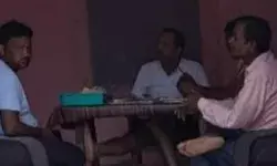 निक्कर और टी शर्ट में दरोगा ने की जनसुनवाई- वीडियो वायरल होने पर... निक्कर और टी शर्ट में दरोगा ने की जनसुनवाई- वीडियो वायरल होने पर...