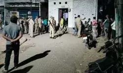 मोमोज को लेकर बवाल- मारपीट के दौरान चले ईंट पत्थर- PAC भी चपेट में मोमोज को लेकर बवाल- मारपीट के दौरान चले ईंट पत्थर- PAC भी चपेट में